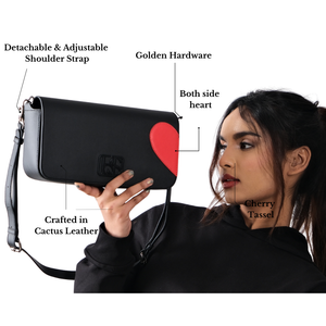 Kissy Clutch